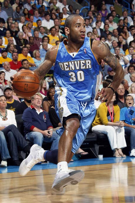 NBA卡位战，库里巴特勒发力，勇士险胜灰熊.